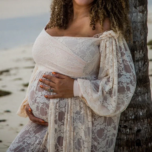 Elegant Lace Maternity Gown in Cream - Picture 4 of 4